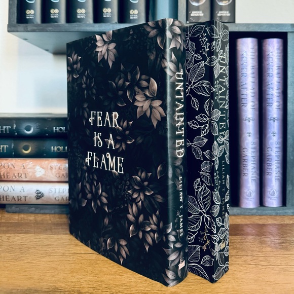 Bookish box Exclusive Signed Edition Untainted by Lilian T. James - Picture 11 of 15